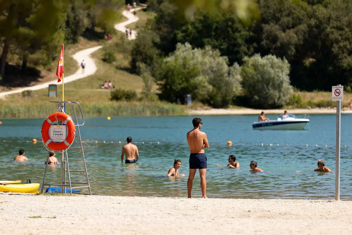 Lac de la Cavayère : Activités Et Plages À Découvrir !