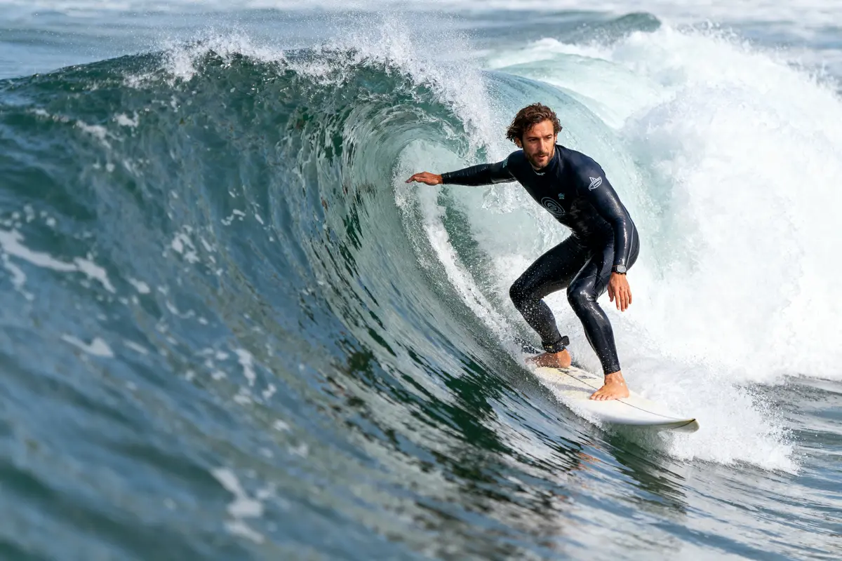 Hugues Oyarzabal, surfeur : L’âme libre et légendaire du surf