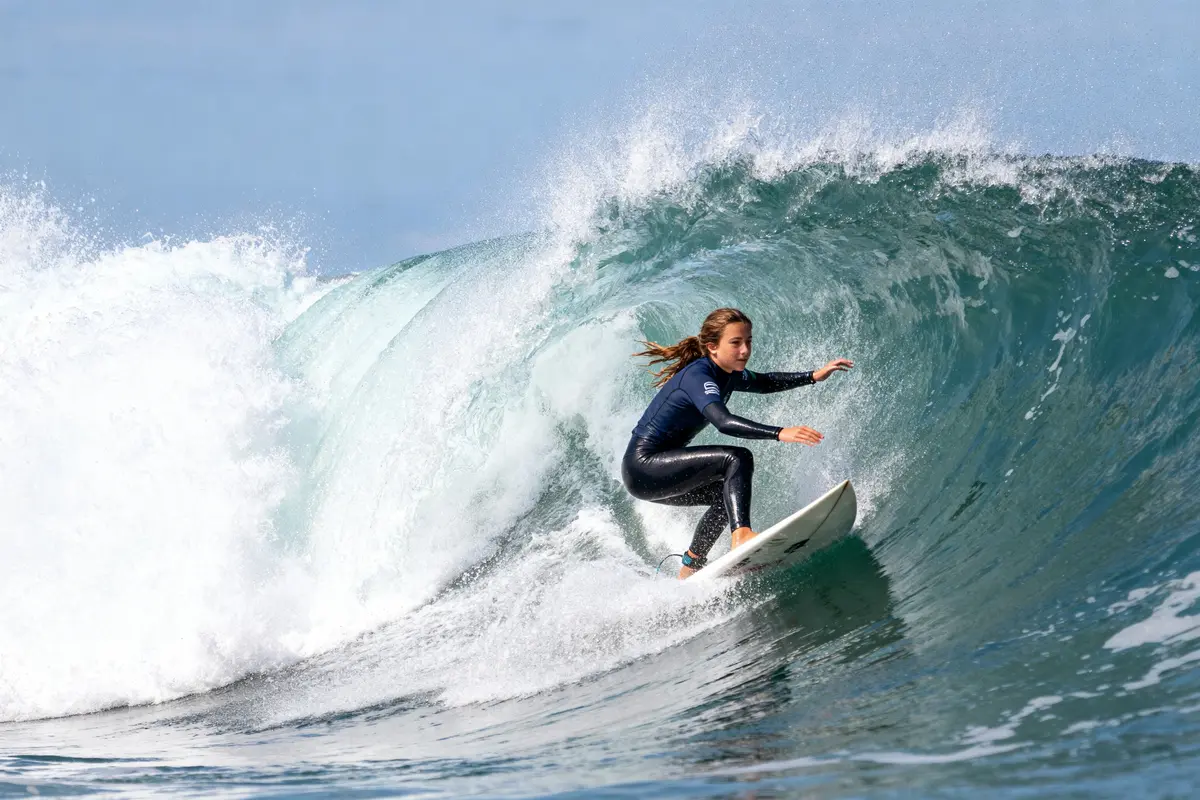 Tya Zebrowski, surfeuse : La jeune prodige qui dompte les vagues