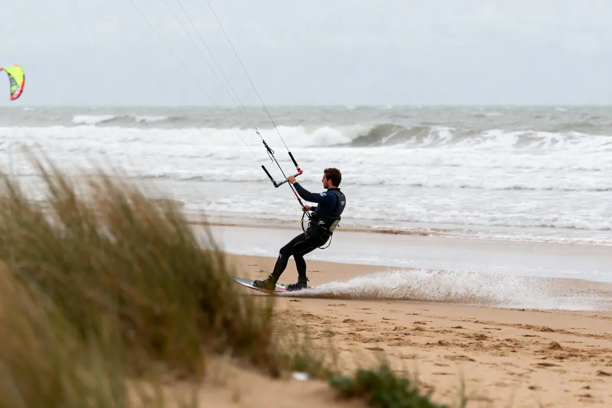 Combinaison de kitesurf : Comment choisir la meilleure Néoprène ?