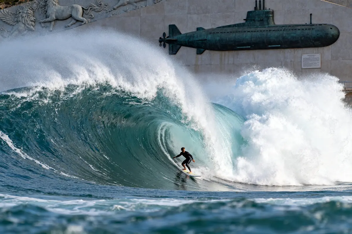 La plus grosse vague du monde : Qui a surfé le monstre ?
