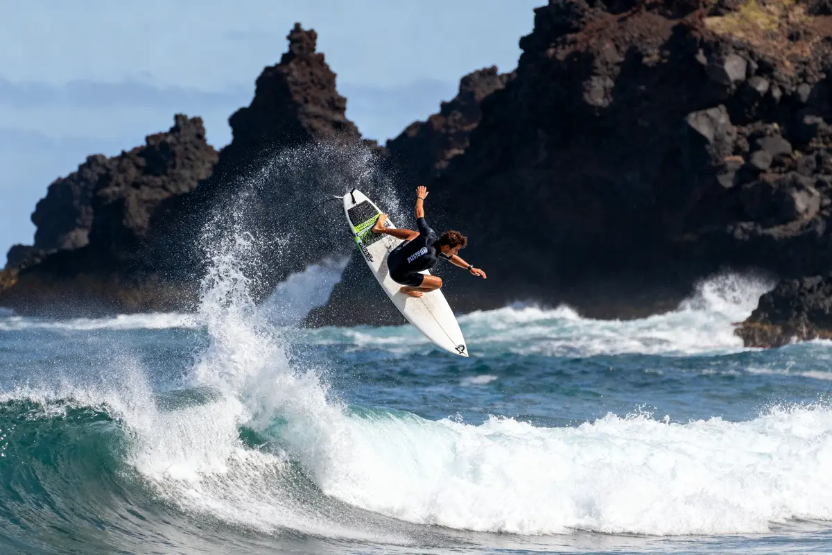 Surf à Tenerife : meilleurs spots, écoles et conseils pratiques