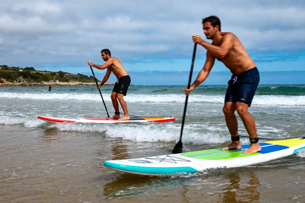 Sup men : guide ultime du stand up paddle pour débutants