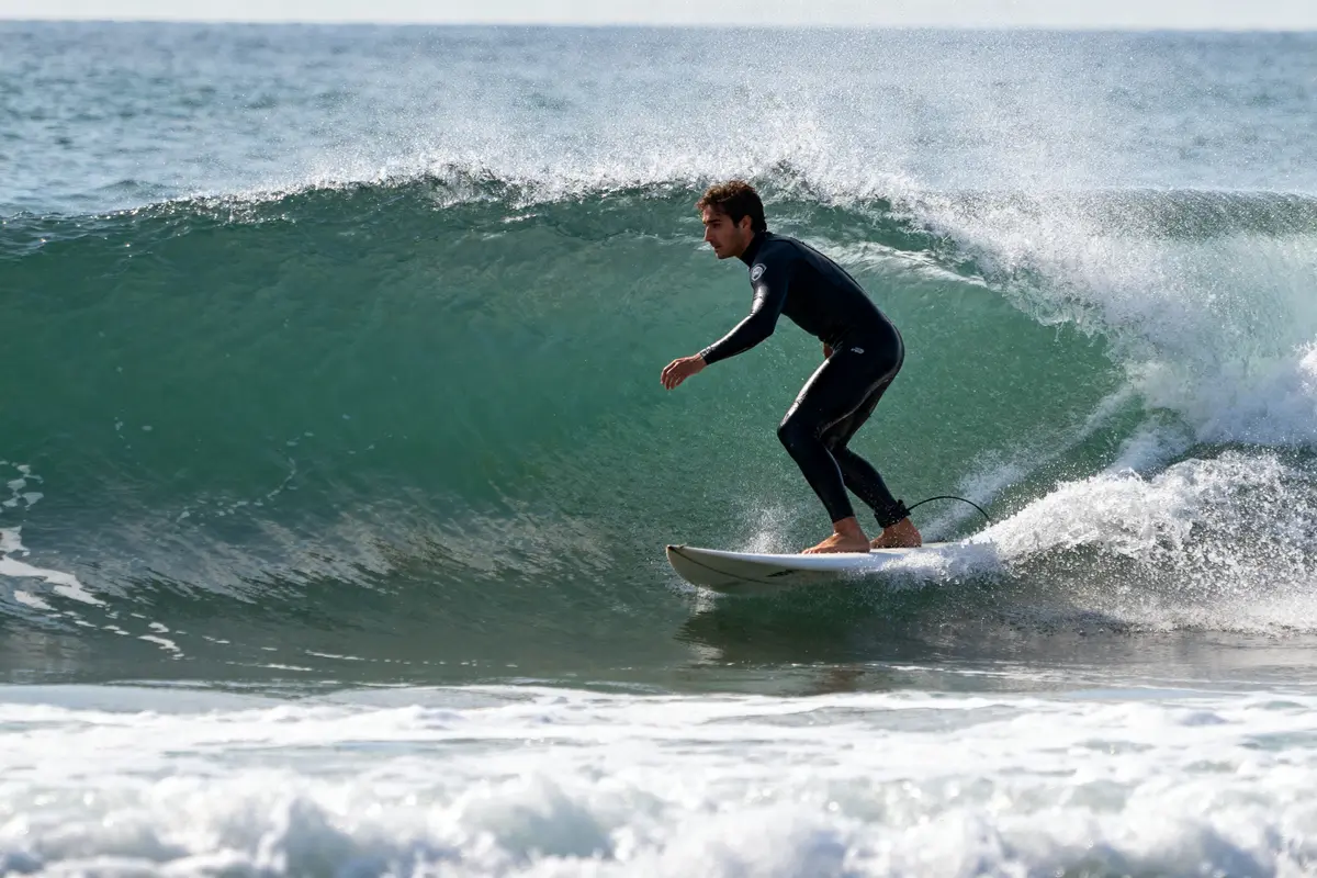 Surf vague : comprendre, prévoir et choisir les meilleurs spots