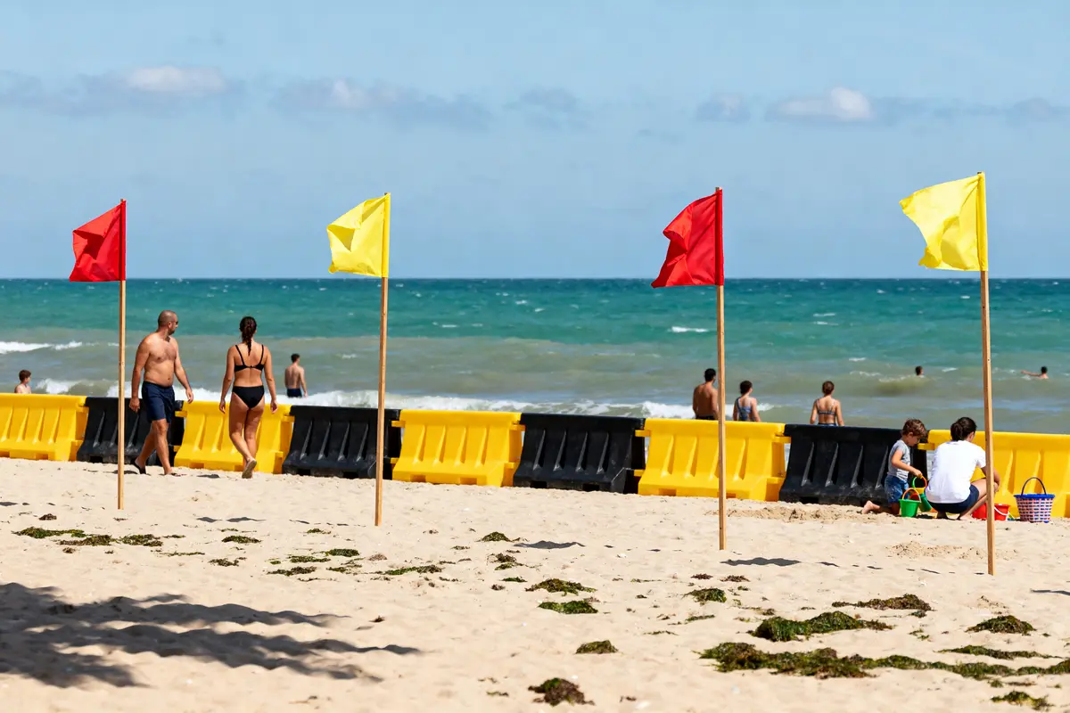 Baignade interdite à Canet-en-Roussillon : Pourquoi la plage fermée ?